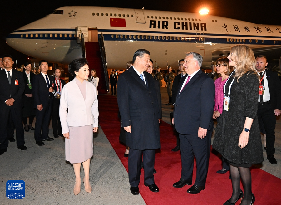 習(xí)近平抵達(dá)布達(dá)佩斯開(kāi)始對(duì)匈牙利進(jìn)行國(guó)事訪問(wèn)