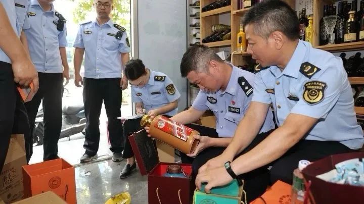 成本300元賣9000元？警方破獲重大銷售假茅臺(tái)酒案