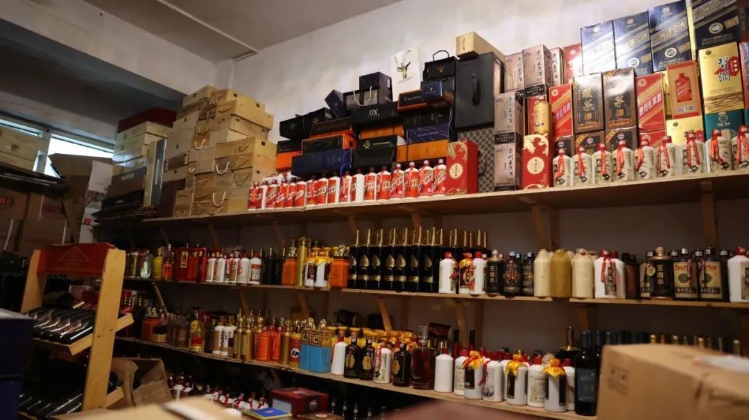 成本300元賣9000元？警方破獲重大銷售假茅臺(tái)酒案