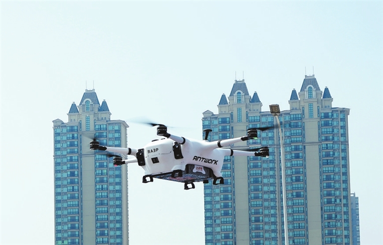 空中“快遞員”來了 河南開通首條低空無人機(jī)物流配送航線
