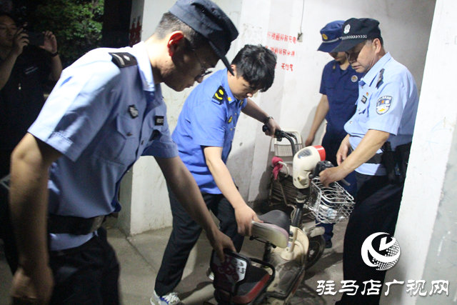 駐馬店高新區(qū)集中開(kāi)展電動(dòng)自行車安全隱患整治夜查行動(dòng)