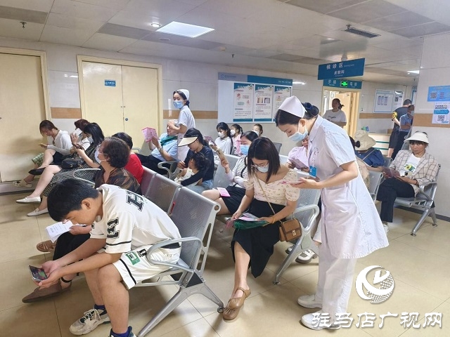 駐馬店市中心醫(yī)院開展5·25全國護膚日義診活動