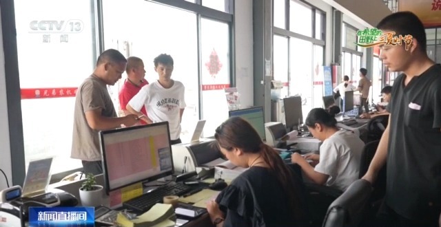 農(nóng)機(jī)“移動(dòng)醫(yī)院”、追農(nóng)機(jī)跑的工程師……這兒的夏收有點(diǎn)不一樣