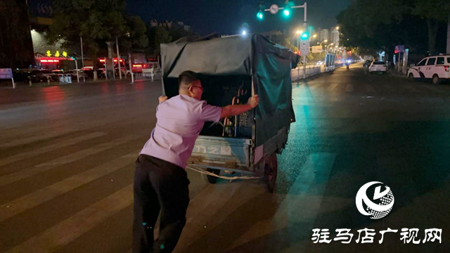 暖心！殘疾男子夜晚遇困 民警熱心助其回家