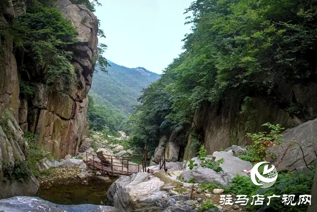 泌陽(yáng)縣峻險(xiǎn)秀美&ldquo;九龍瀑&rdquo; 大自然的鬼斧神工