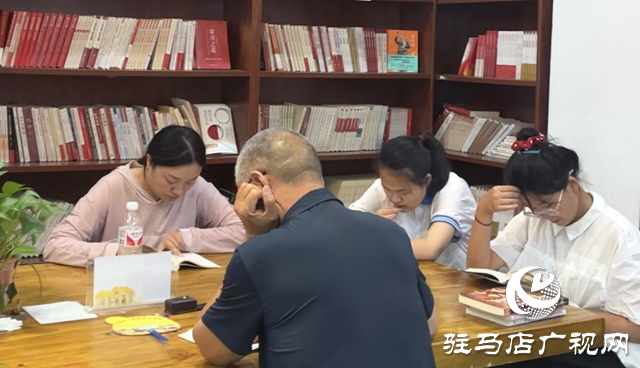 避暑&ldquo;充電&rdquo;兩不誤 書店迎來大批讀者