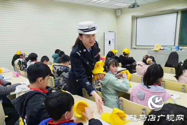 平輿縣公安局交警大隊車管所所長張飛:“車輿文化之鄉(xiāng)”平輿車管所巾幗帶頭人