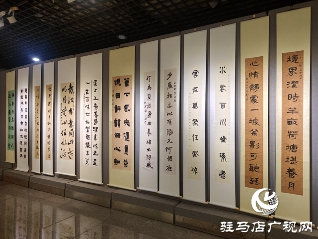 一閑堂天中文化楹聯書法作品展在駐馬店市文化館開展