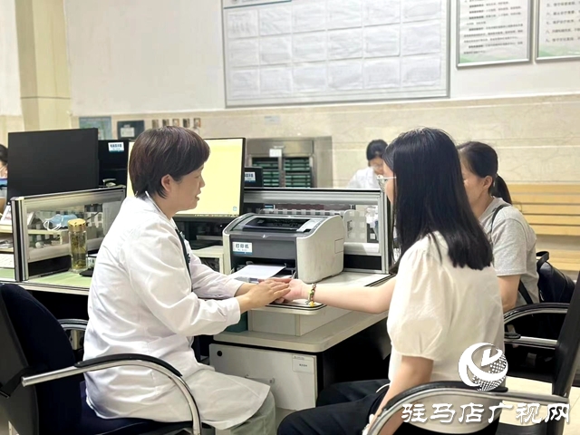 暑期心理健康門診迎“小高峰”，醫(yī)生建議父母要學(xué)會(huì)傾聽共情