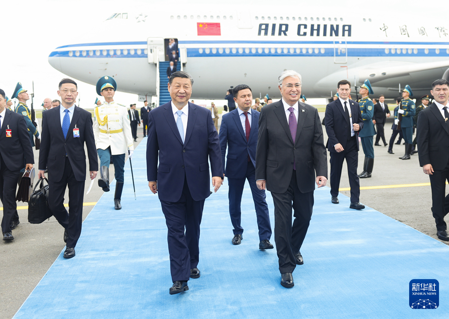 習(xí)近平抵達(dá)阿斯塔納出席上海合作組織成員國(guó)元首理事會(huì)第二十四次會(huì)議并對(duì)哈薩克斯坦進(jìn)行國(guó)事訪問
