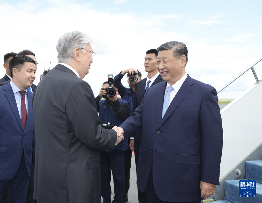 習(xí)近平抵達(dá)阿斯塔納出席上海合作組織成員國(guó)元首理事會(huì)第二十四次會(huì)議并對(duì)哈薩克斯坦進(jìn)行國(guó)事訪問