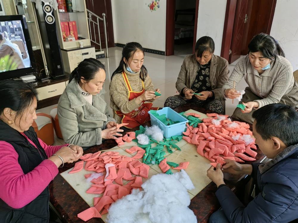 在家做手工可月入過萬？小心“手工活”陷阱！