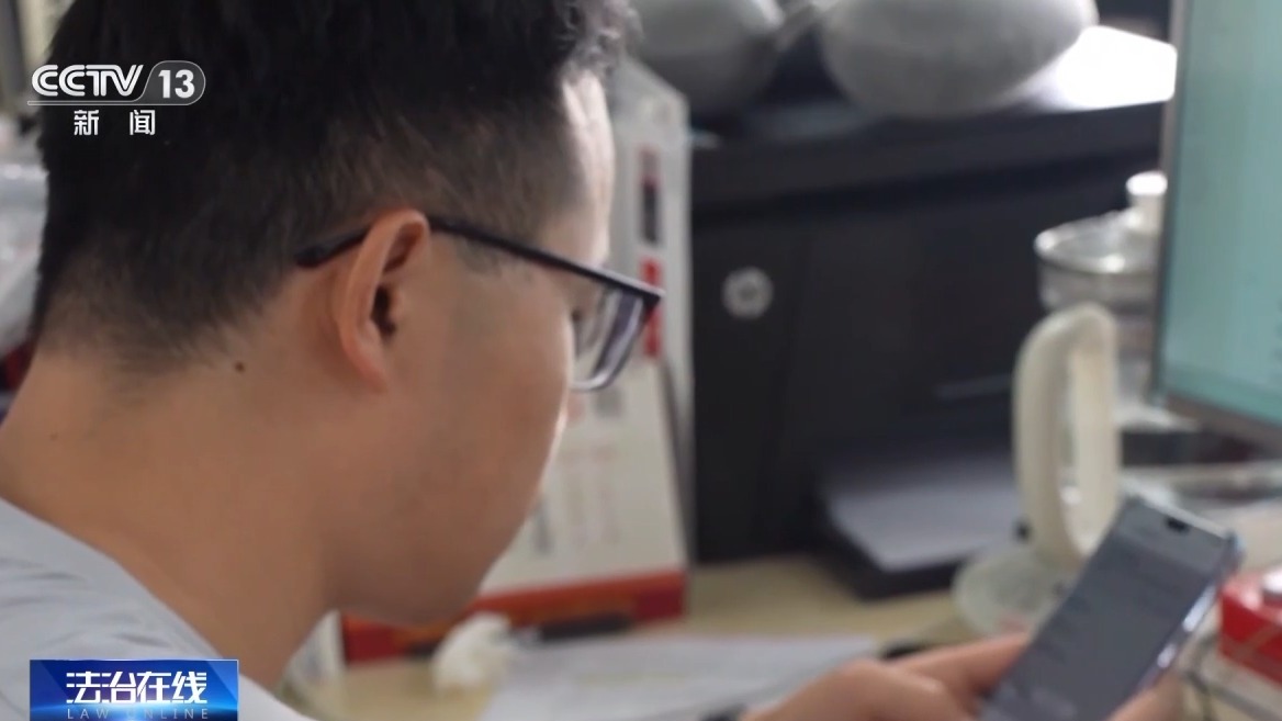 男子假冒記者行騙？一招現(xiàn)原形