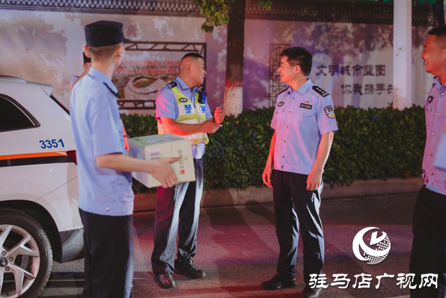 駐馬店市公安局經(jīng)濟(jì)開發(fā)區(qū)分局開展“送清涼”慰問活動