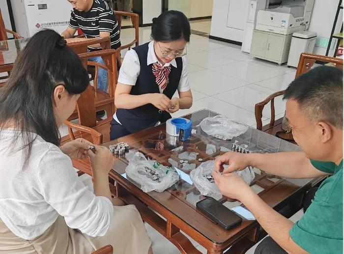 男子提三麻袋硬幣償還一萬(wàn)欠款 法院：罰款2000元