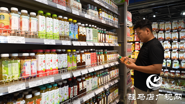 駐馬店：無(wú)糖茶飲成&ldquo;新寵&rdquo;