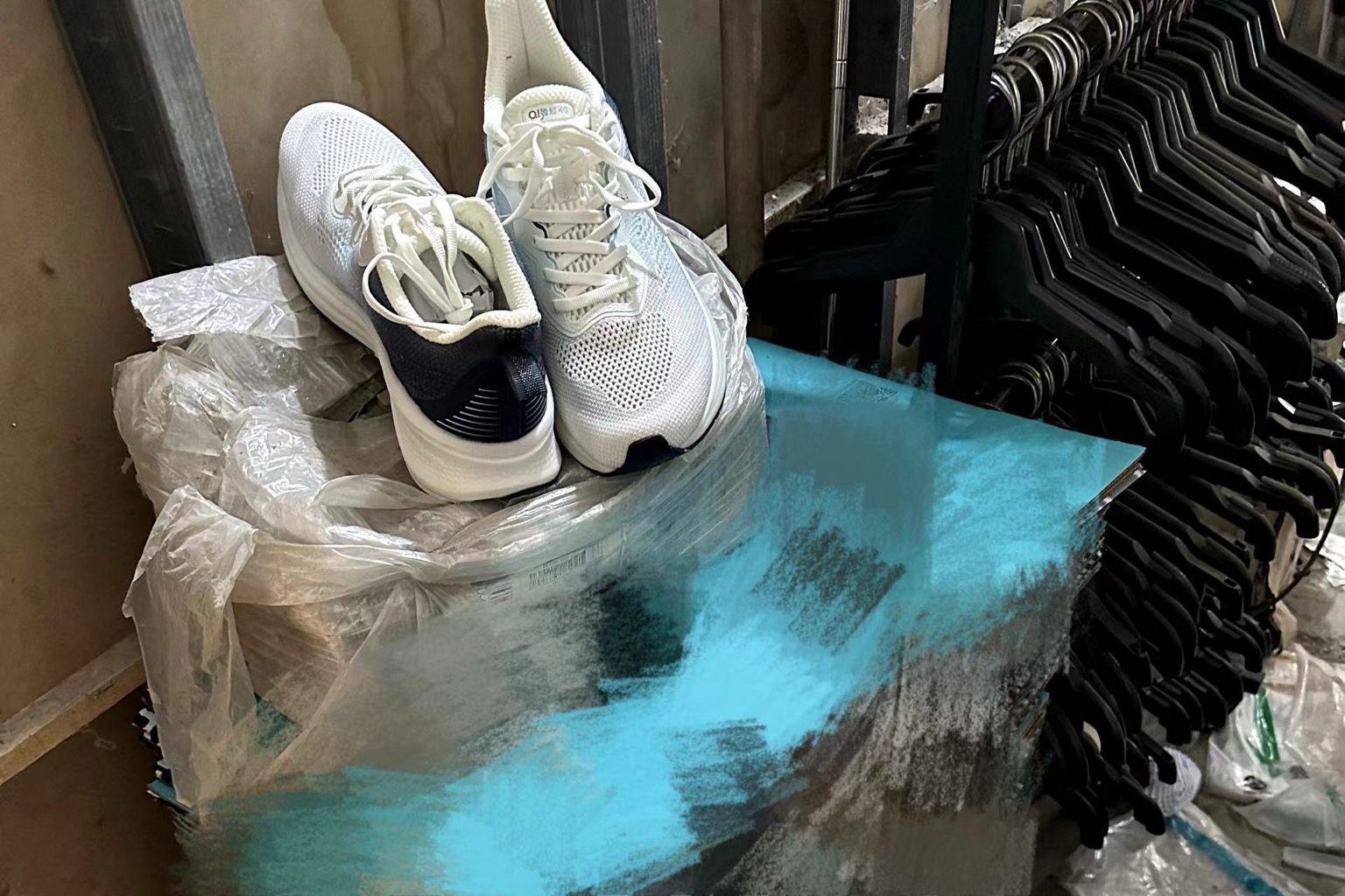 “7天無理由退貨”百余次，男子用假鞋調(diào)包正品獲刑4年