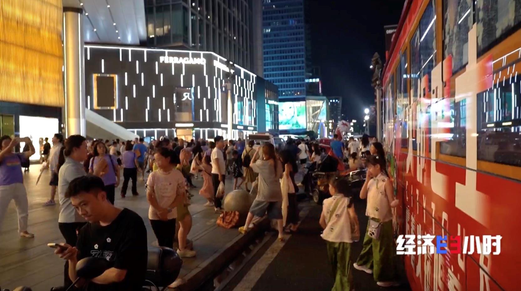 火鍋巴士、沉浸式戲劇主題公園……暑期消費(fèi)場(chǎng)景上新