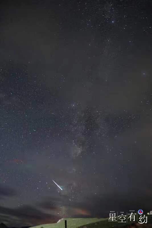 美翻了！當(dāng)極光“邂逅”流星雨