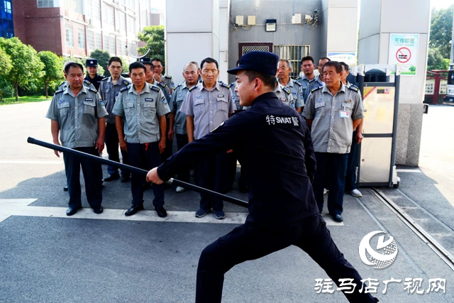 平輿縣公安局開(kāi)展重點(diǎn)部位保安員最小應(yīng)急單元專(zhuān)項(xiàng)培訓(xùn)