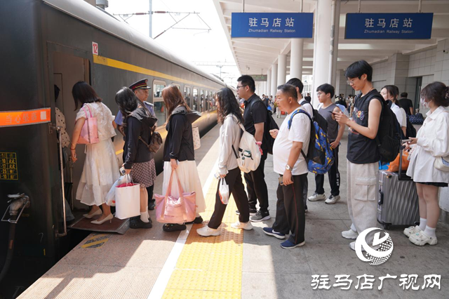 暑期開(kāi)學(xué)季 駐馬店車務(wù)段全力保障學(xué)生旅客出行