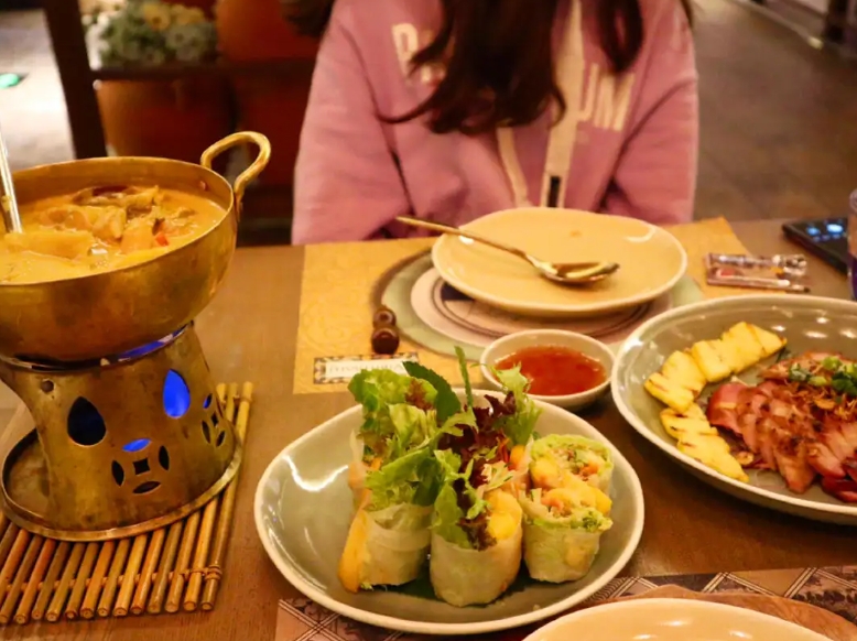 網(wǎng)紅探店，分享消費體驗還是在打廣告