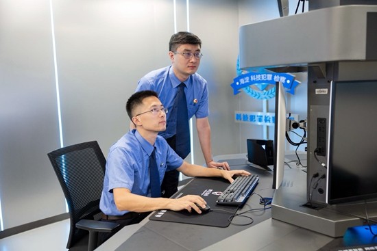 普通游客為何一票難求？“黃?！北澈笠研纬伞暗蛊币粭l龍”