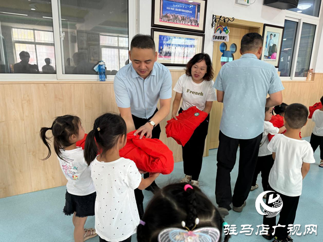 駐馬店：企業(yè)愛心捐贈(zèng)   情暖教師節(jié)