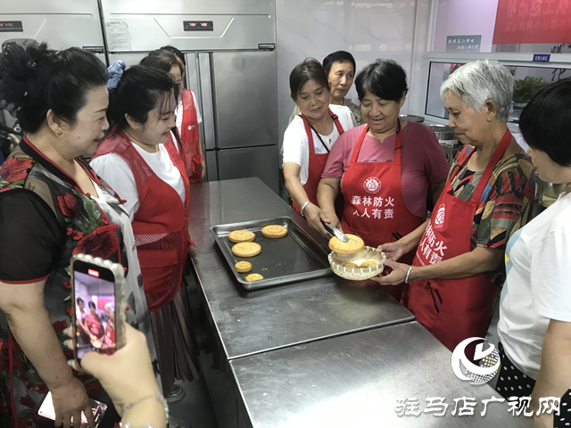 駐馬店經濟開發(fā)區(qū)小界牌社區(qū)：中秋敬老 情暖“夕陽”