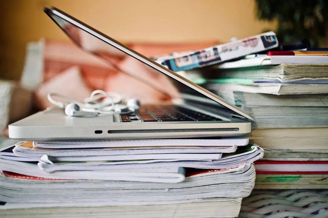 非教學(xué)任務(wù)“包袱”壓得一些教師喘不過氣