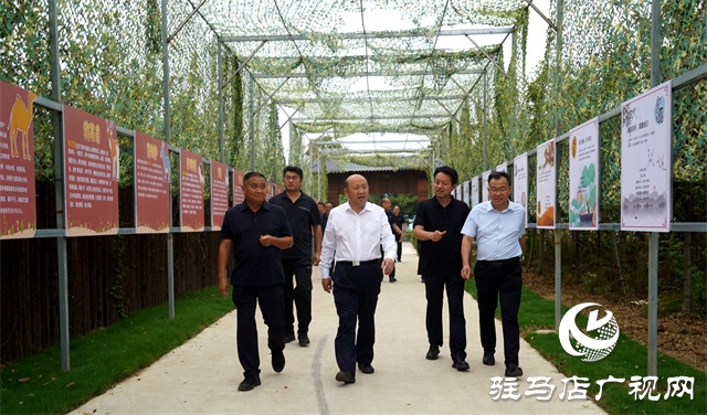 泌陽縣委副書記、縣長朱東升中秋節(jié)前督導(dǎo)檢查安全生產(chǎn)和節(jié)日商品保供等工作