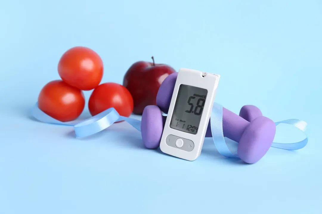 別等渴了再喝水，那就晚了！這些喝水誤區(qū)不懂危害很大……