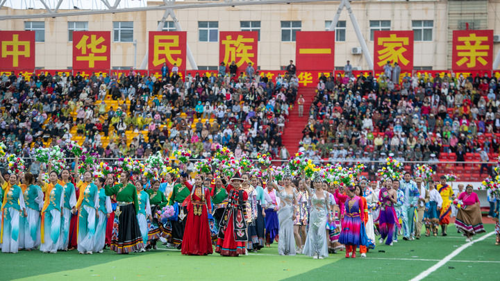 各民族一起來(lái)實(shí)現(xiàn)中華民族偉大復(fù)興的中國(guó)夢(mèng)——以習(xí)近平同志為核心的黨中央推動(dòng)鑄牢中華民族共同體意識(shí)紀(jì)實(shí)