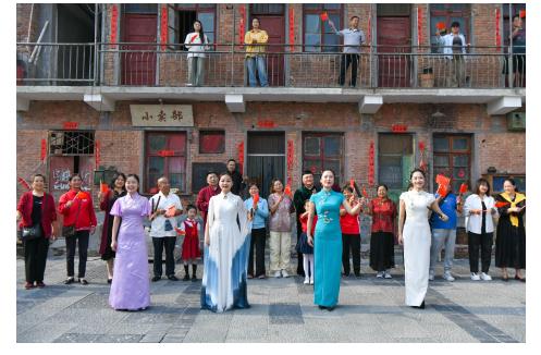 獻(xiàn)禮新中國75周年華誕，河南曲藝快閃《旗》唱響鄭州