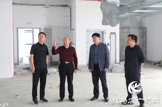 泌陽縣委副書記、縣長朱東升國慶節(jié)看望慰問一線工作人員、調(diào)研項目建設(shè)