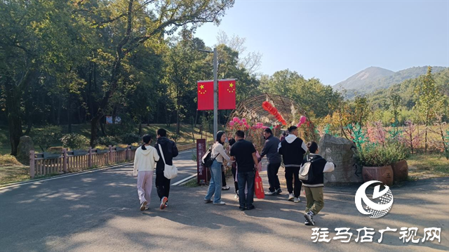 國(guó)慶假期前三天 金頂山景區(qū)接待游客突破三萬人次