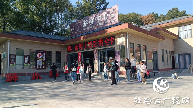 國(guó)慶假期前三天 金頂山景區(qū)接待游客突破三萬人次