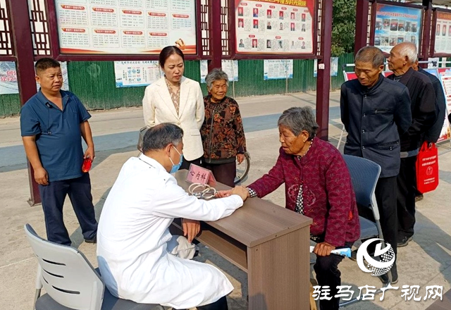 西平縣政協(xié)：關(guān)愛(ài)老人 情暖重陽(yáng)