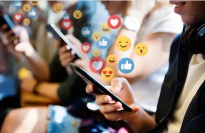 “坑老”養(yǎng)生直播間：發(fā)雞蛋送禮品線下引流，開私域直播線上“洗腦”