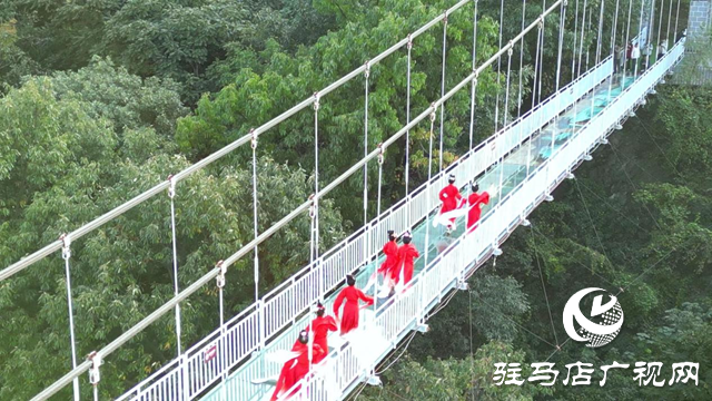 駐馬店金頂山風(fēng)景區(qū):傳統(tǒng)文化融入山水 古風(fēng)舞蹈增色景區(qū)