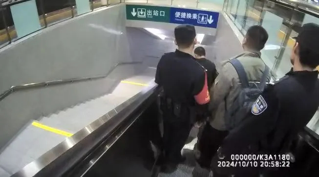 從243公里降至105公里！旅客這個行為致列車降速運(yùn)行3分鐘，警方：拘留！