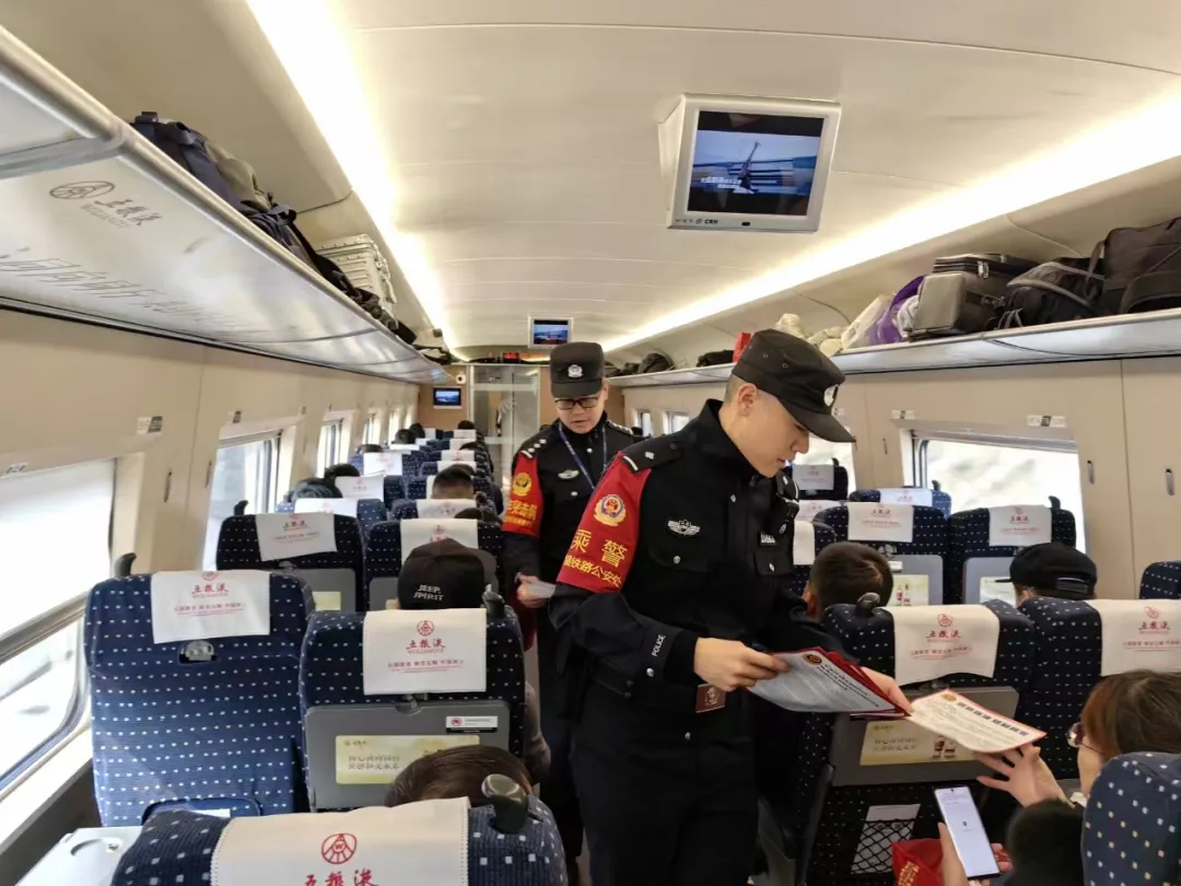 從243公里降至105公里！旅客這個(gè)行為致列車降速運(yùn)行3分鐘，警方：拘留！