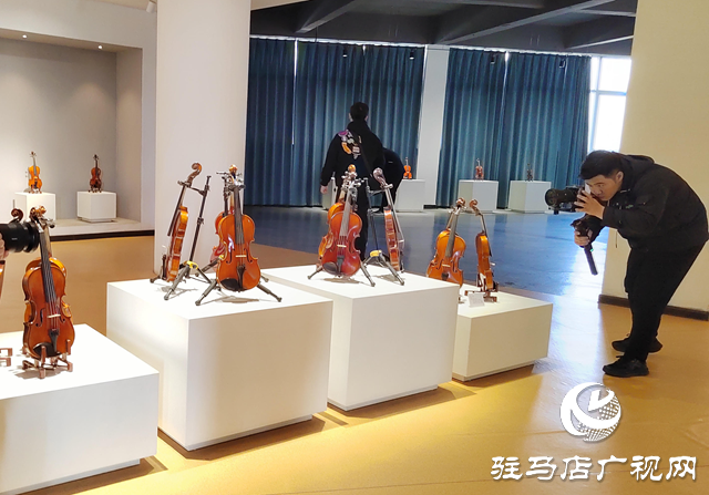 駐馬店市新聞戰(zhàn)線(xiàn)組織開(kāi)展集中采風(fēng)活動(dòng)