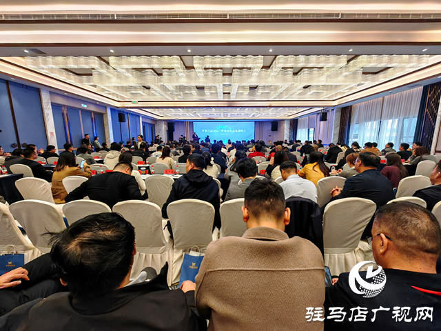 平輿首屆國際戶外休閑用品電商峰會吸引數十家行業(yè)協(xié)會和百名企業(yè)代表赴輿選品