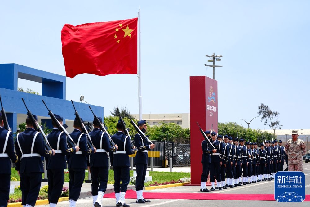 高清大圖丨習(xí)近平主席抵達秘魯 受到熱烈歡迎