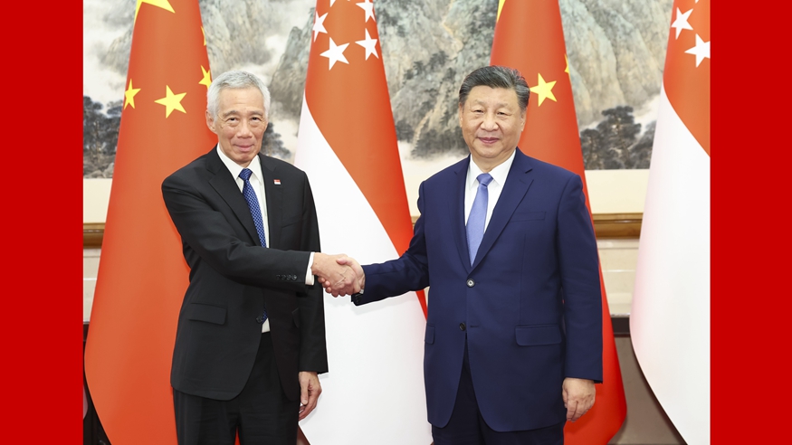 習(xí)近平會見新加坡國務(wù)資政李顯龍