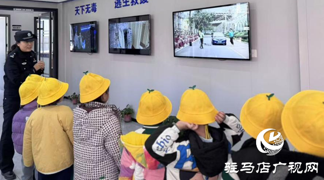 萌娃進警營 感恩遞溫情