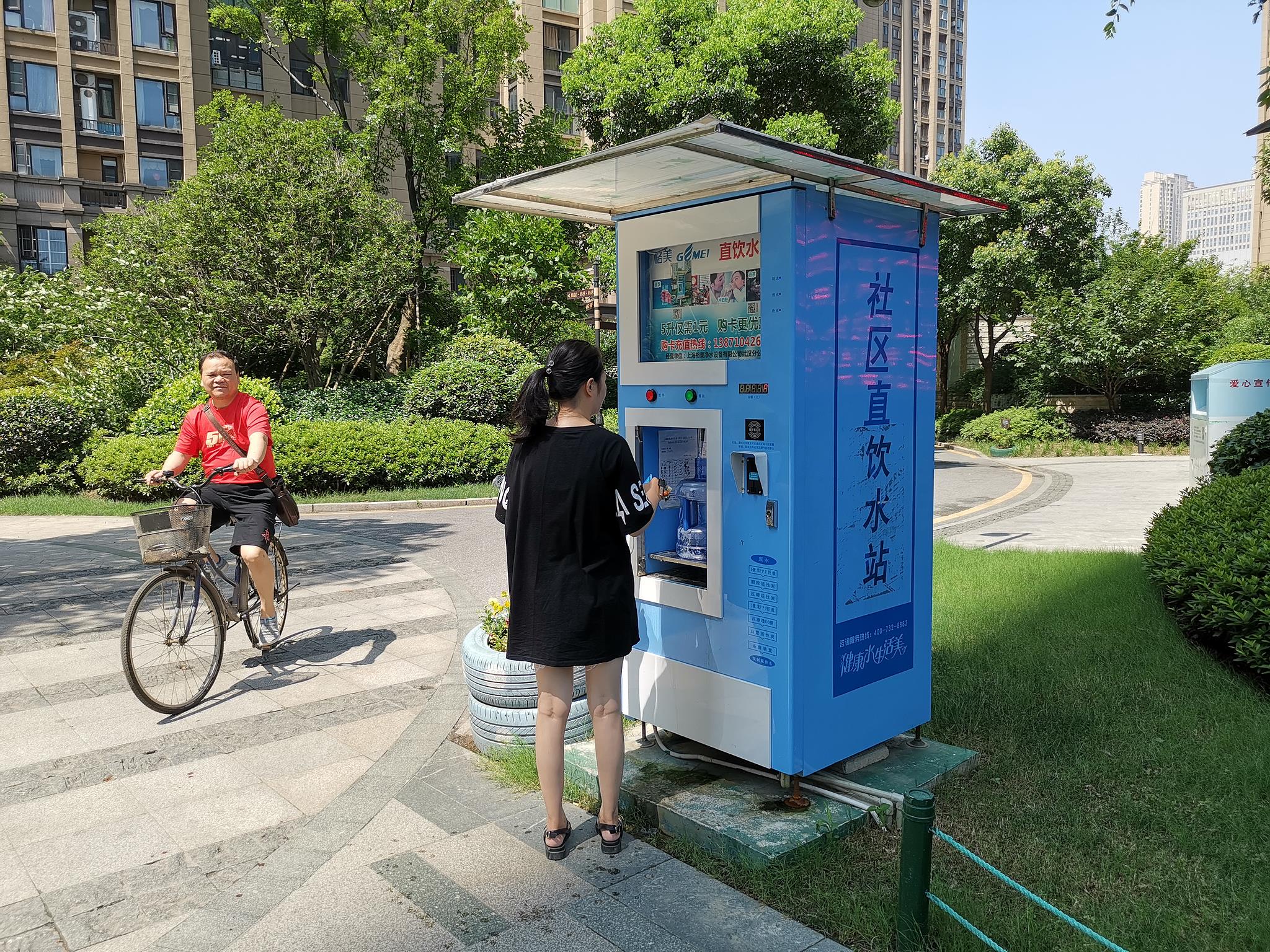 飲水機(jī)、電梯廣告屏……物業(yè)引入小區(qū)設(shè)備要業(yè)主同意嗎？收益都去哪兒了？