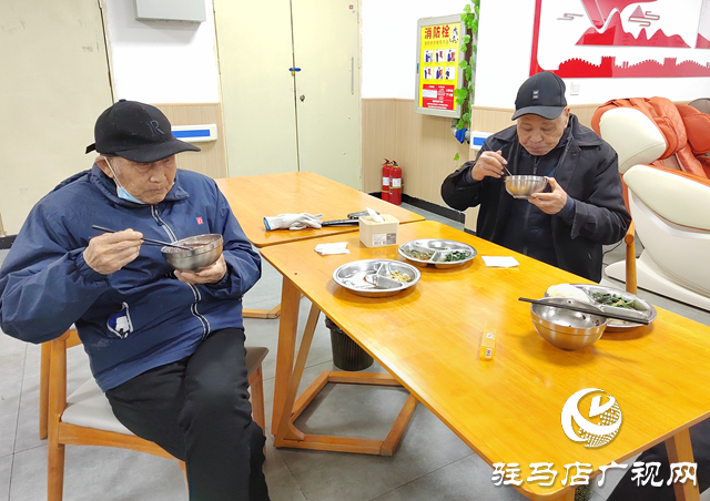 驛城區(qū)東風街道綜合養(yǎng)老服務(wù)中心：“食”刻守護老人“舌尖上的安全”