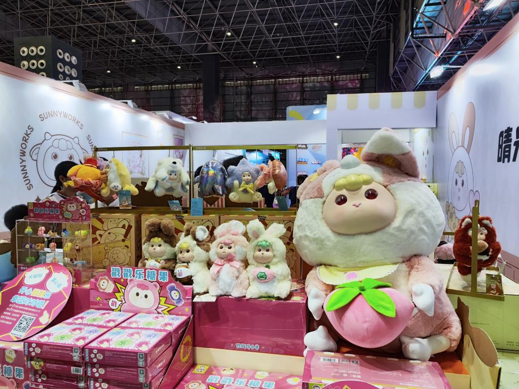 中國經(jīng)濟樣本觀察·“鎮(zhèn)”了不起｜買玩具？到這里！“玩”出來的百億元“情緒產(chǎn)業(yè)”